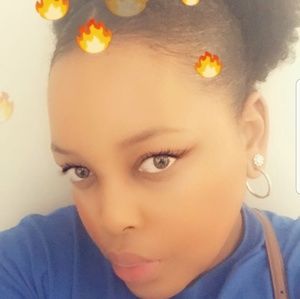 Meet your Posher, Davia